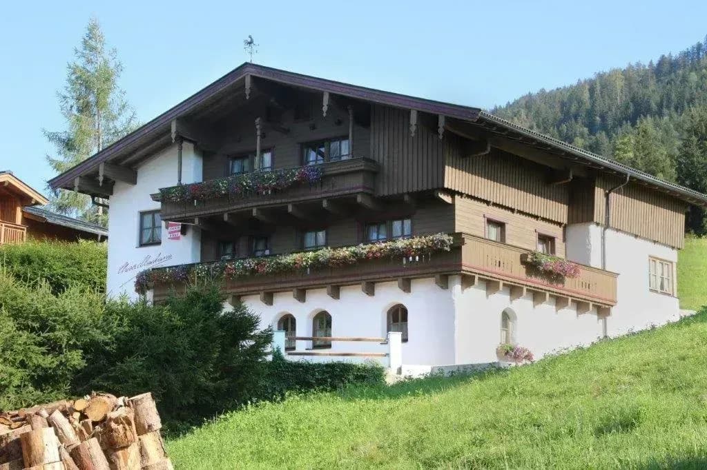 Chesa Montana Maria Alm Urlaub mit Hund Skiurlaub Ferienwohnung direkt an der Piste